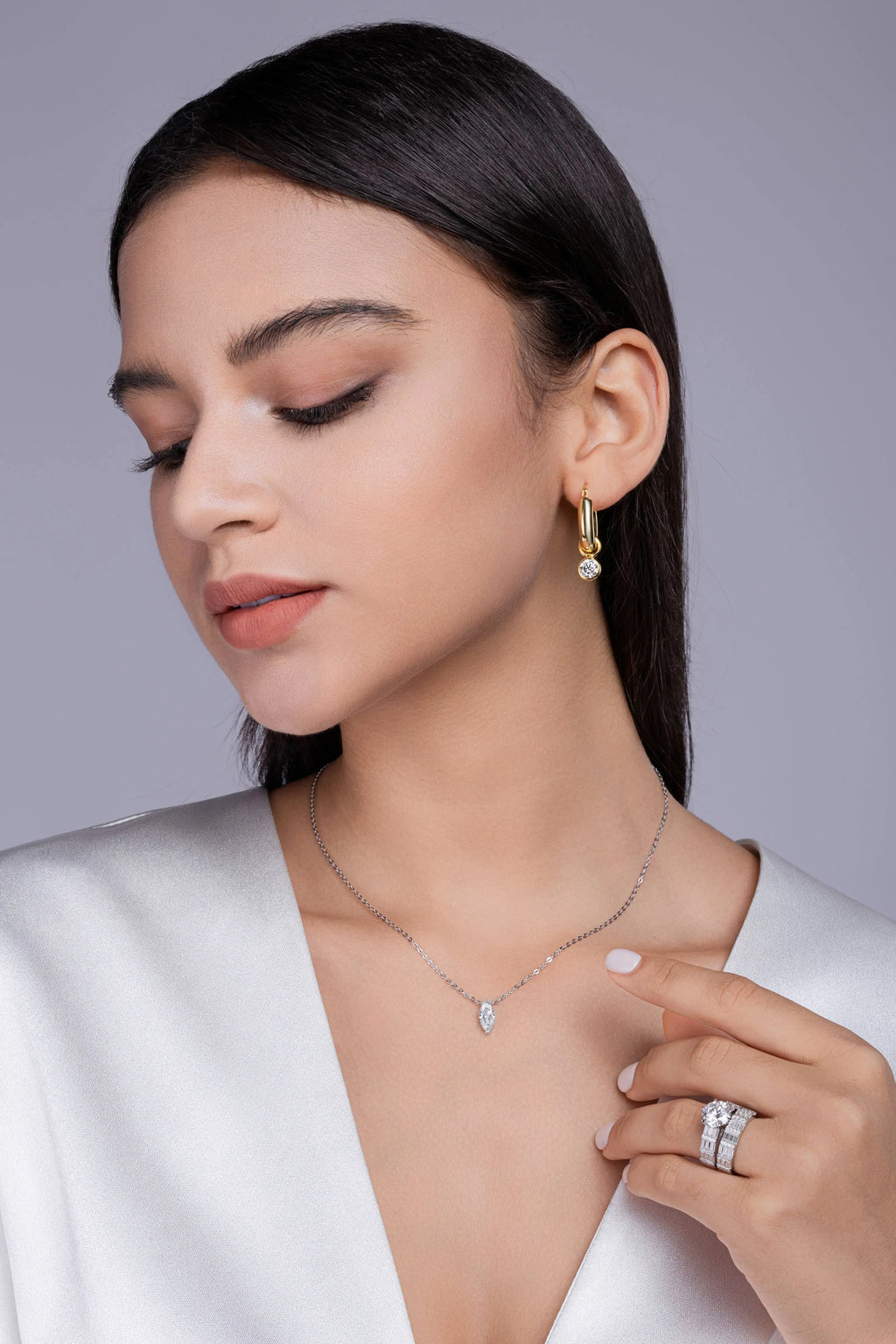 Moissanite S925 Sterling Silver and Platinum-Plated Diamond Necklace in the Shape of a Horse Eye