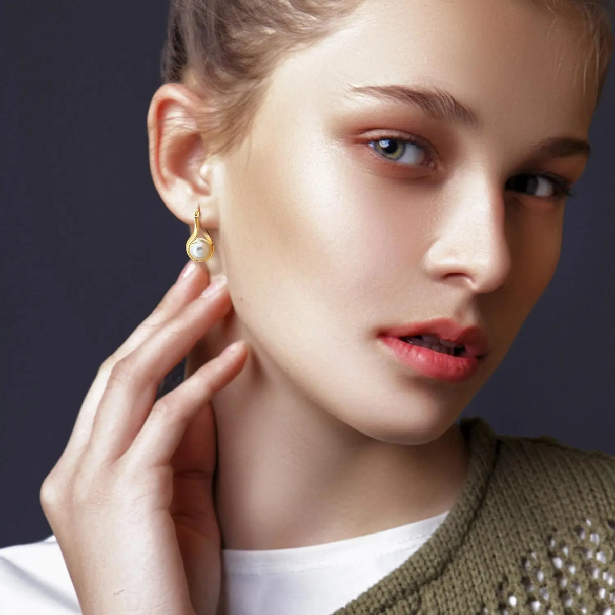 14K Gold Hoop Earrings Teardrop-Shaped with Twisted Lines Drop